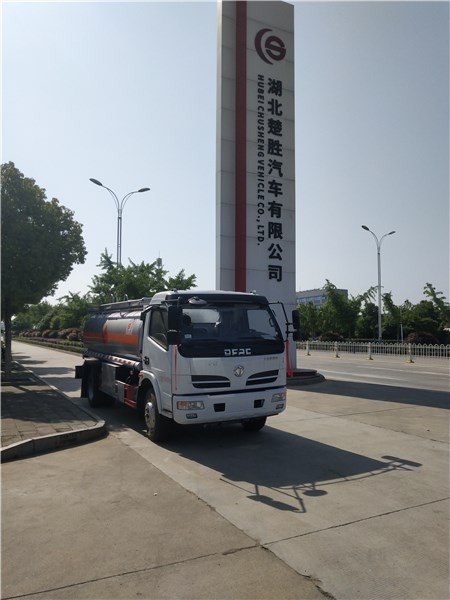 現車處理：解放前四后八鋁合金油罐車